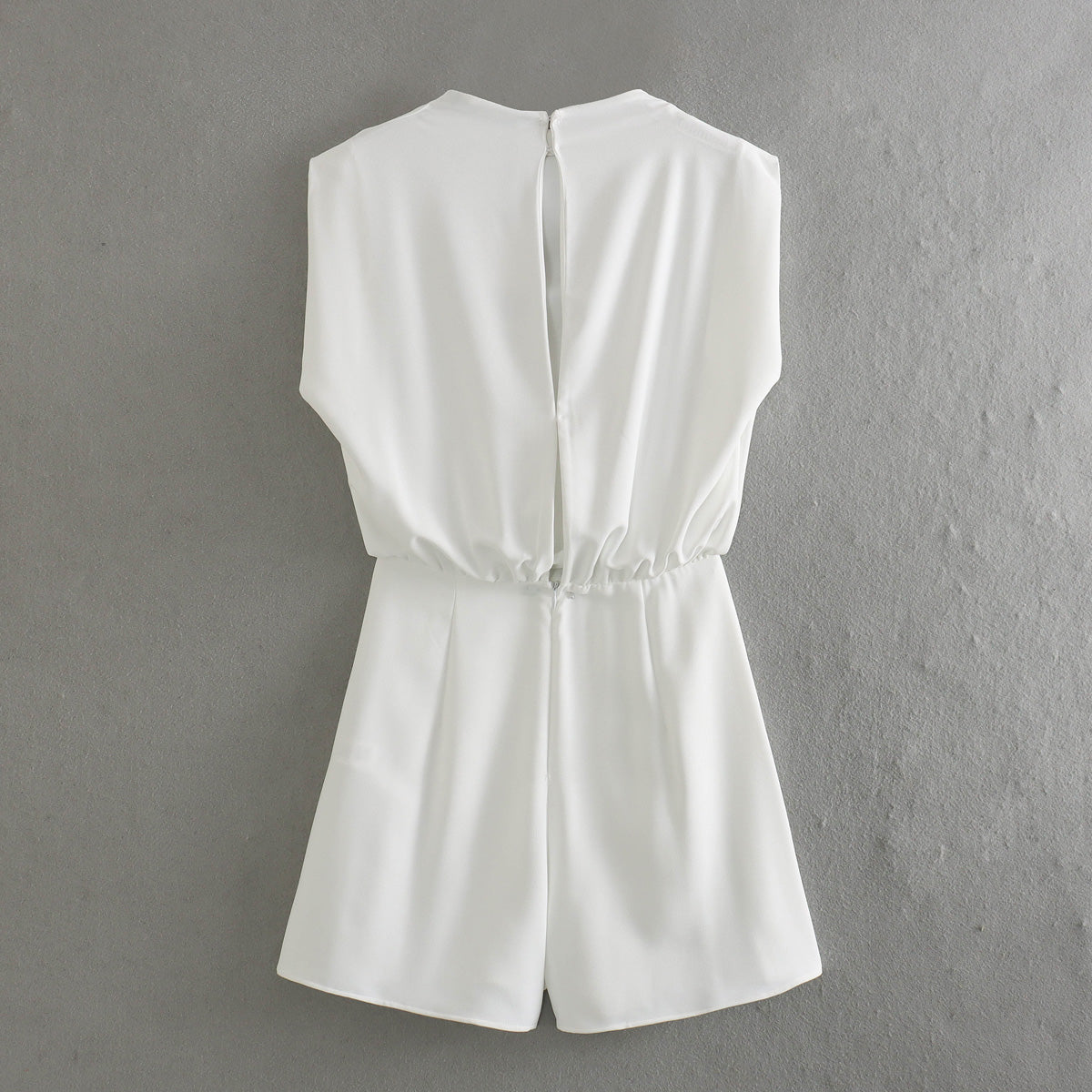 Sleeveless Solid Mini Dress for Summer Days Casual Chic Round Neckline Slim Fit