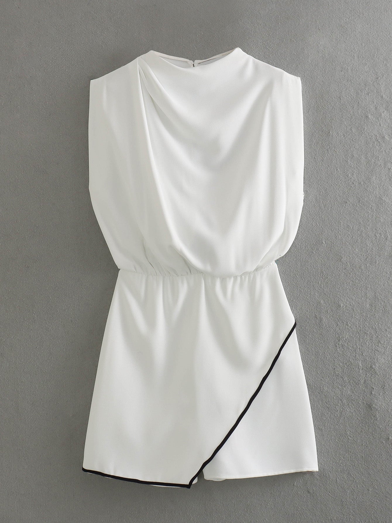 Sleeveless Solid Mini Dress for Summer Days Casual Chic Round Neckline Slim Fit