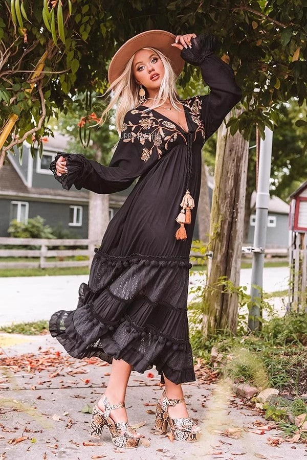 Enchanting Floral Maxi Dress for Spring A Line Silhouette with Long Sleeves Elegant Style