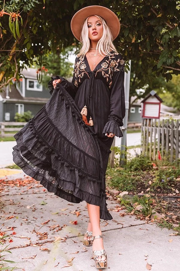 Enchanting Floral Maxi Dress for Spring A Line Silhouette with Long Sleeves Elegant Style