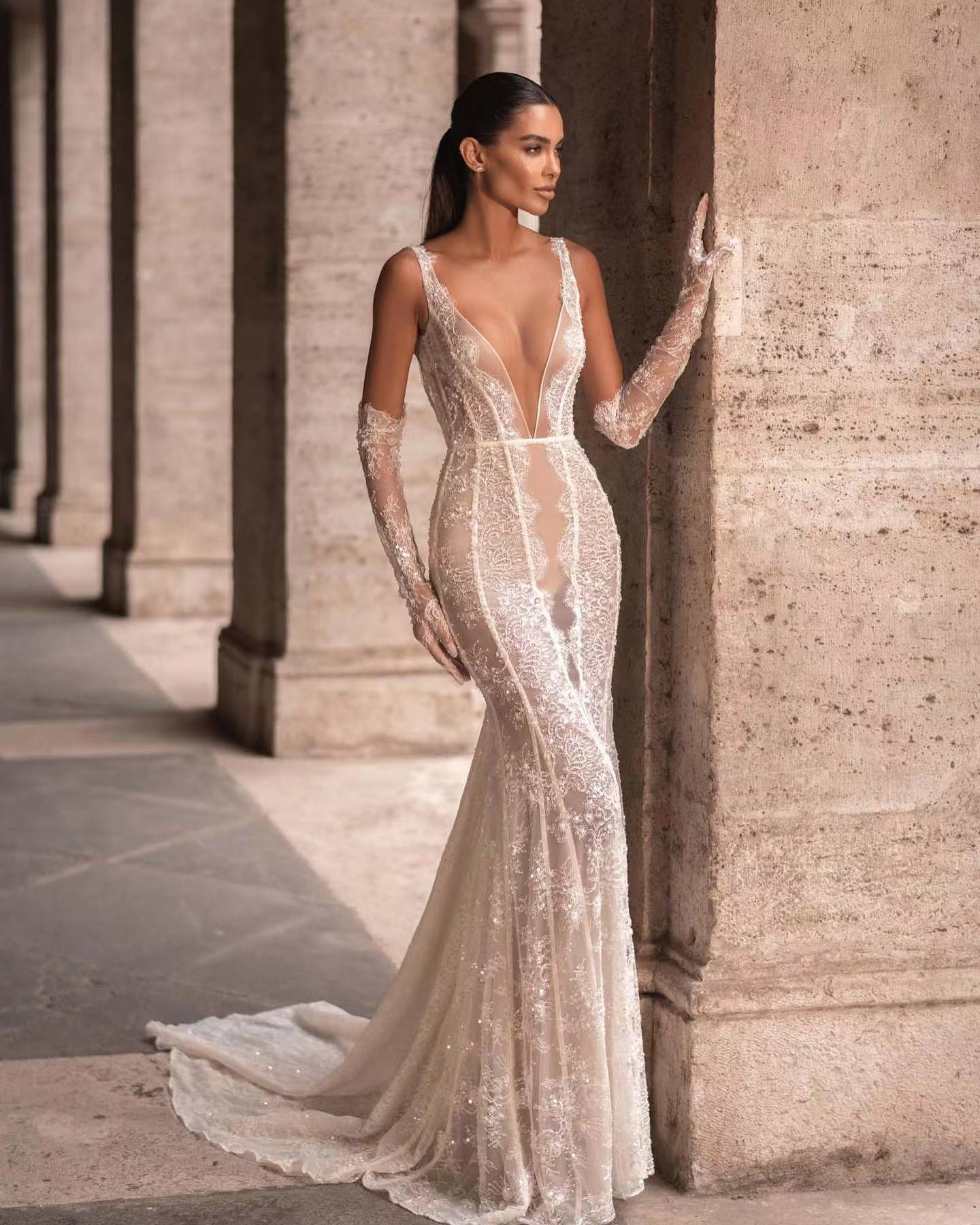 Sleeveless Maxi Dress with Lace Detailing for Special Occasions Evening Wear