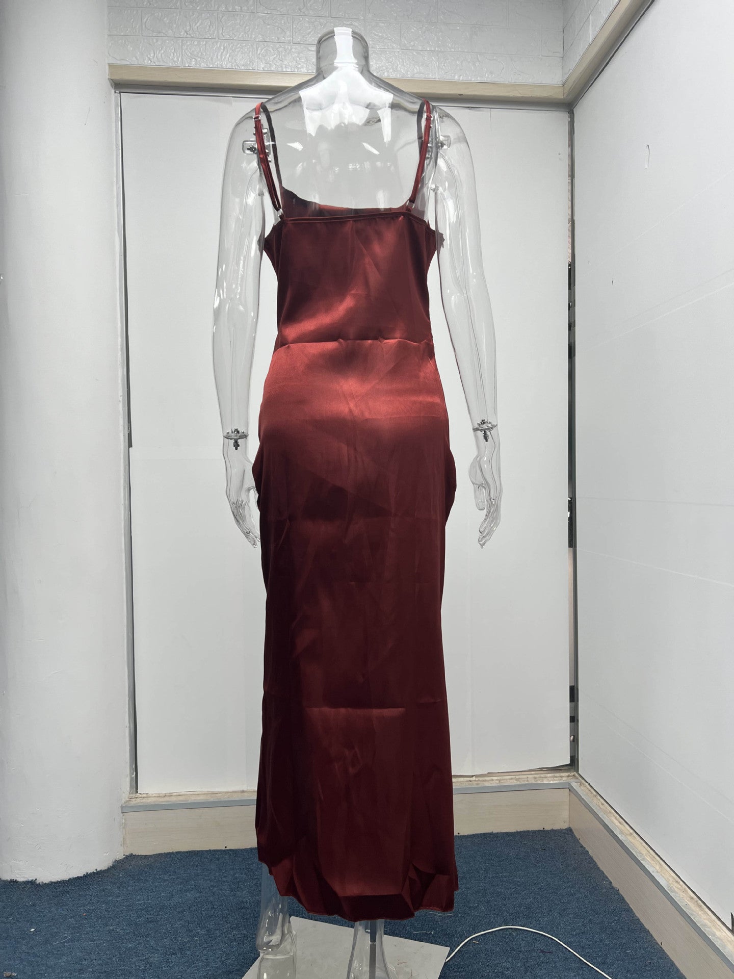 Slinky Satin Maxi Dress with Cowl Neckline and Backless Design for Elegant Evenings