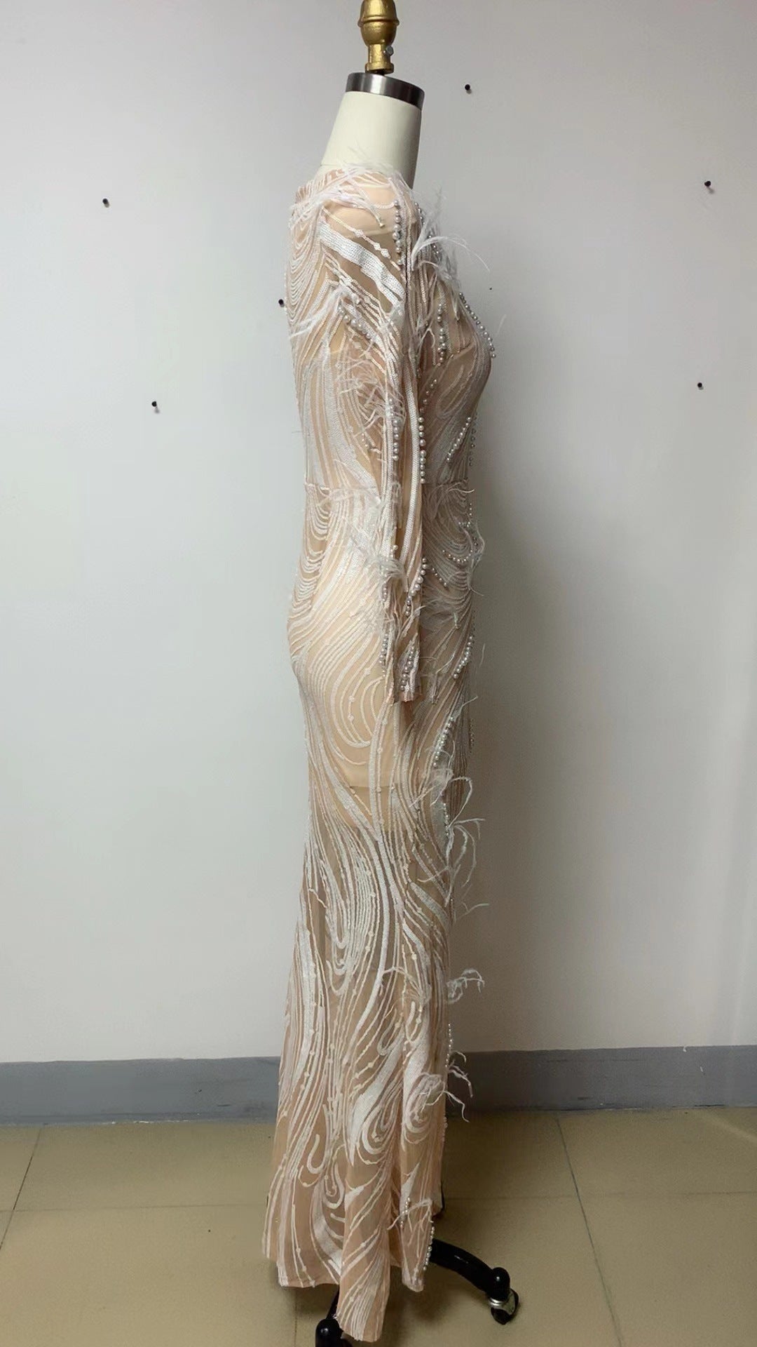 Elegant Feathered Evening Gown Long Sleeves Fishtail Dress for Formal Events