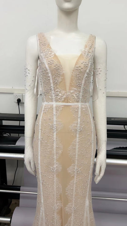 Sleeveless Maxi Dress with Lace Detailing for Special Occasions Evening Wear