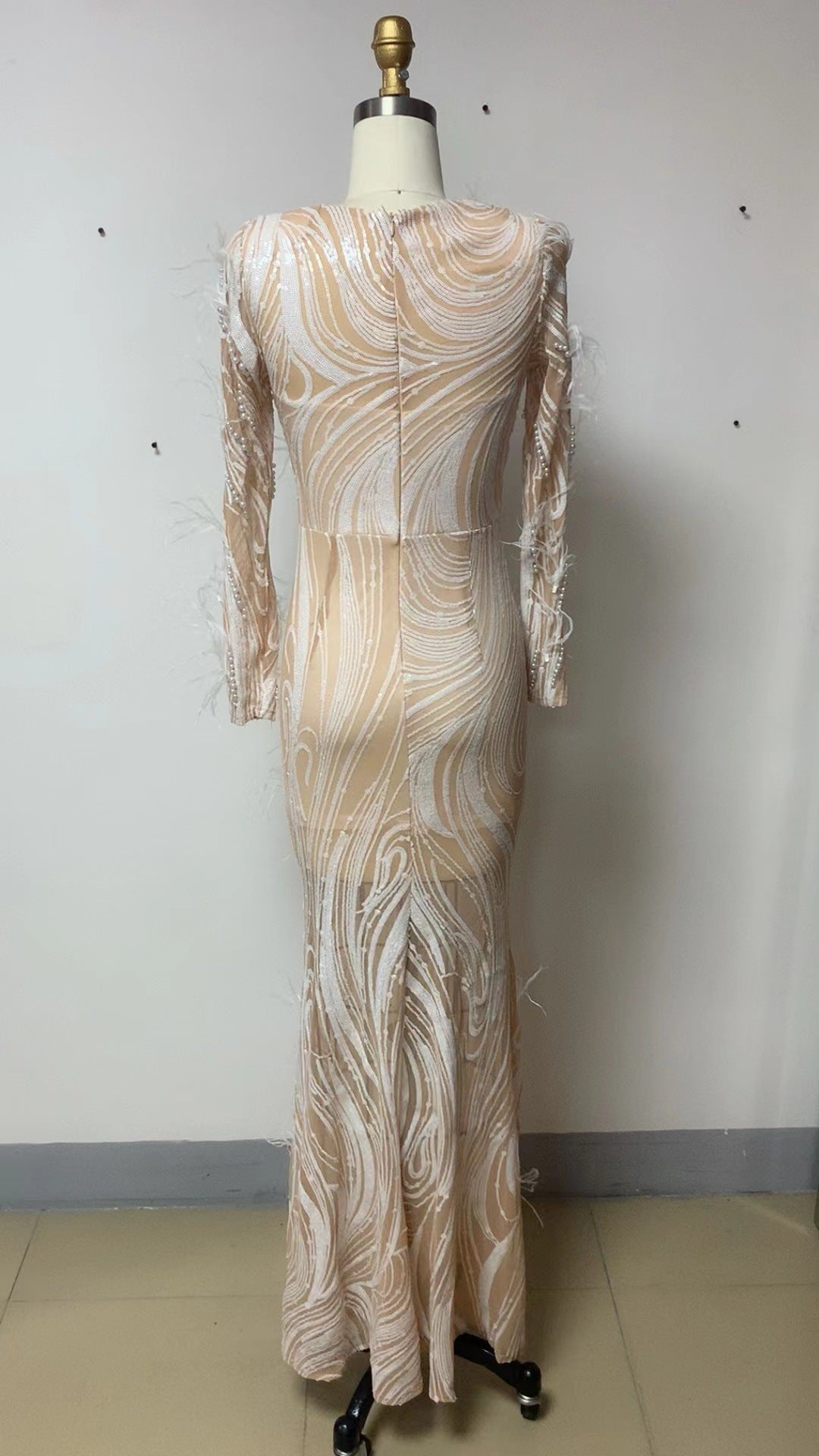 Elegant Feathered Evening Gown Long Sleeves Fishtail Dress for Formal Events