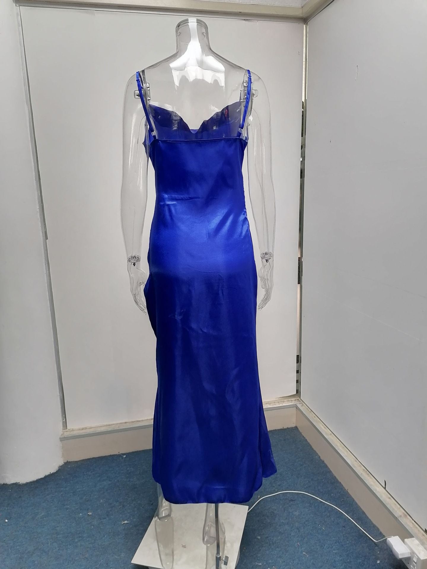 Slinky Satin Maxi Dress with Cowl Neckline and Backless Design for Elegant Evenings