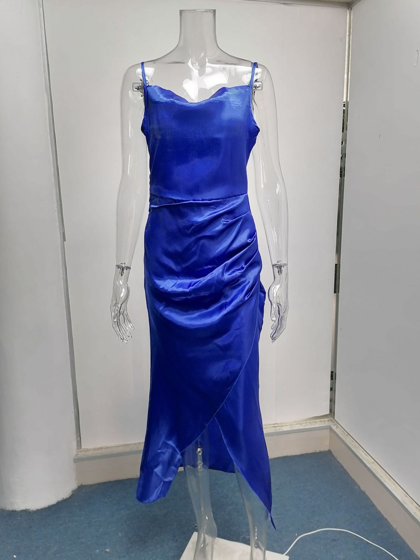 Slinky Satin Maxi Dress with Cowl Neckline and Backless Design for Elegant Evenings